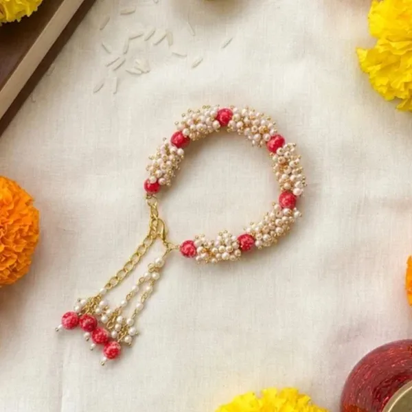 Red_And_White_Thread_Beaded_Rakhi_For_Raksha_Bandhan_For_Bhabhi