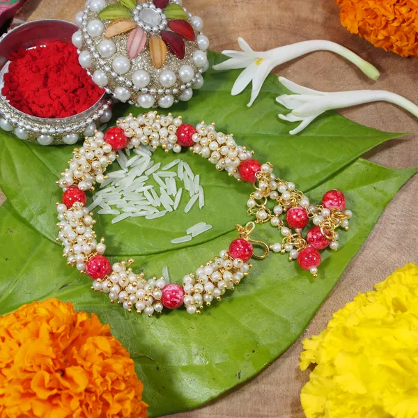 Red_And_White_Thread_Beaded_Rakhi_For_Raksha_Bandhan_For_Bhabhi