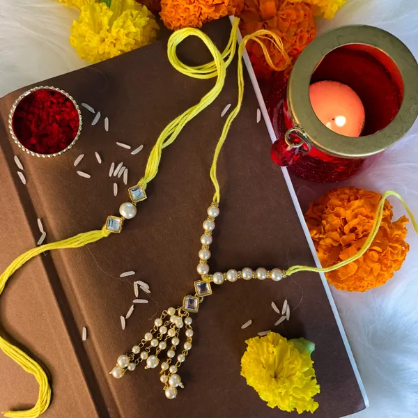 Kundan_and_Pearl_Bhaiya_Bhabhi_Rakhi_With_Roli_Chawal