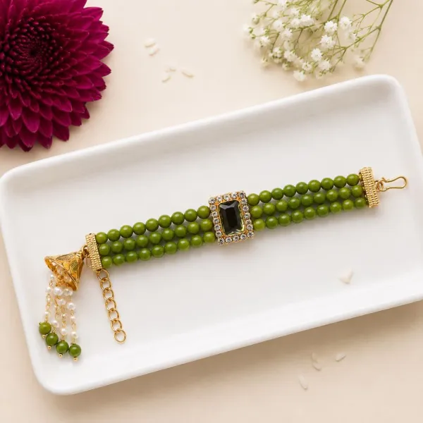 Alluring_Pearl_&_Kundan_Bracelet_For_Bhabhi