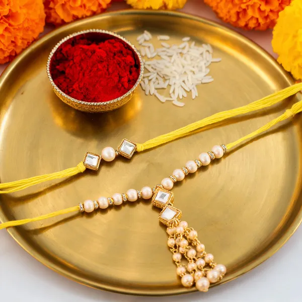 Kundan_and_Pearl_Bhaiya_Bhabhi_Rakhi_With_Roli_Chawal