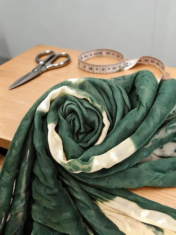 Emerald_Green_Chiffon_Fabrics_For_Women