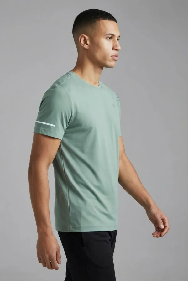 Men_Lightweight_Swift-Dry_Training_T-Shirt
