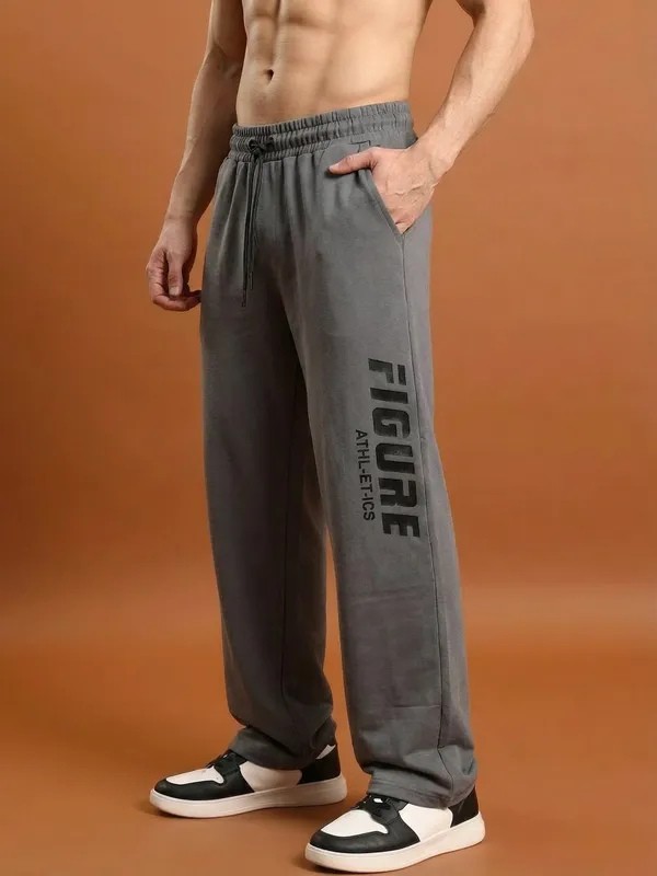 Men_Oversized_Track_Pant
