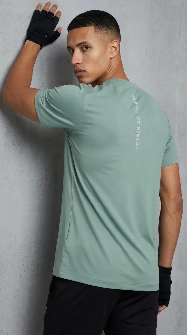 Men_Lightweight_Swift-Dry_Training_T-Shirt