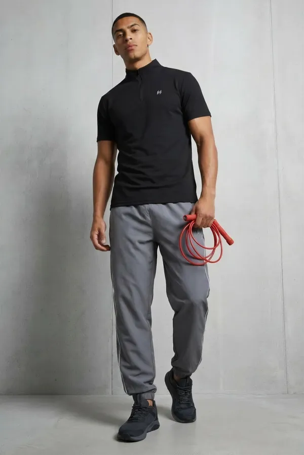 Men_High-Neck_Slim-Fit_Training_T-Shirt