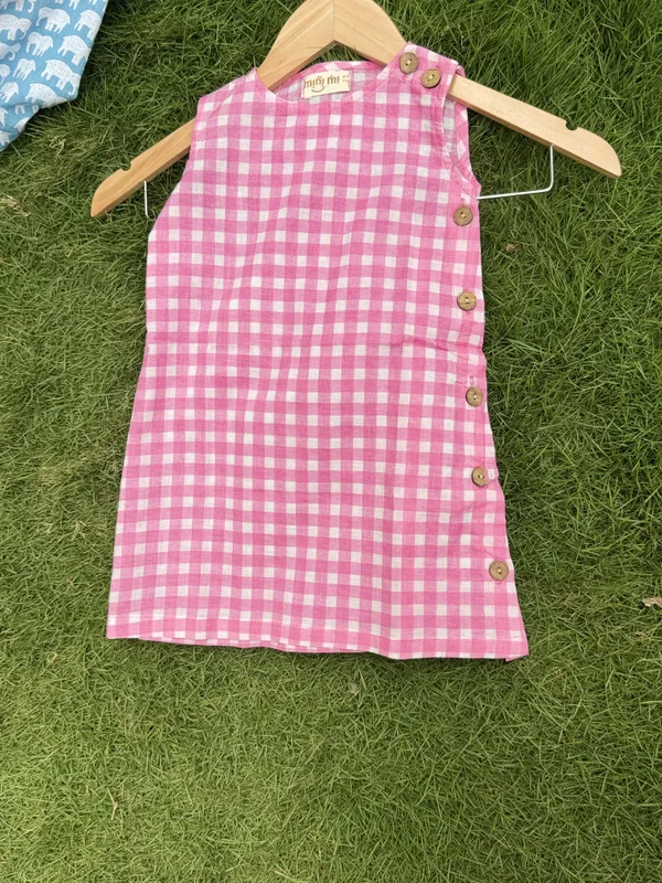 Pink_Gingham_Sleeveless_Dress_for_Girls