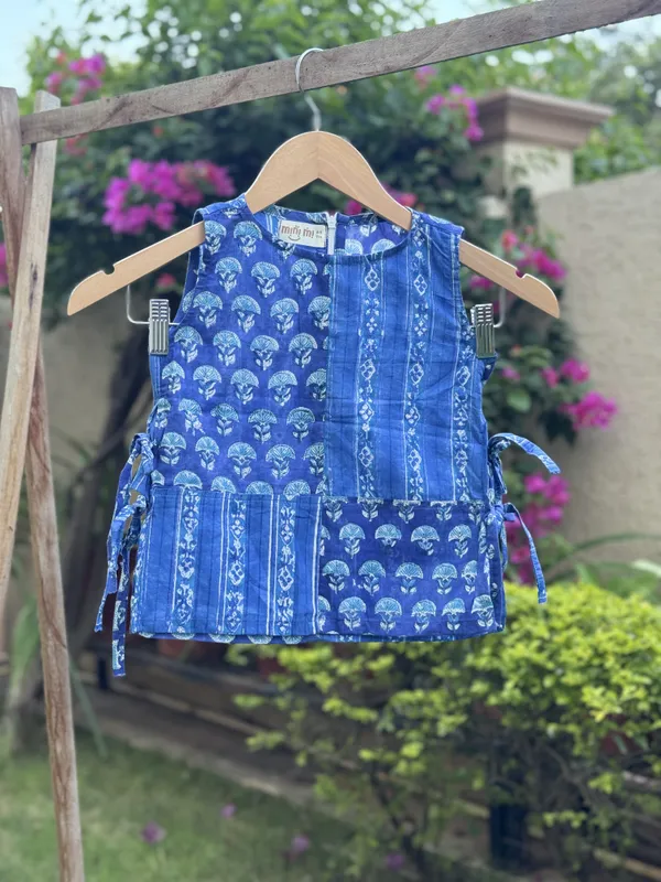Blue_Printed_Sleeveless_Tieup_Top_for_Girls