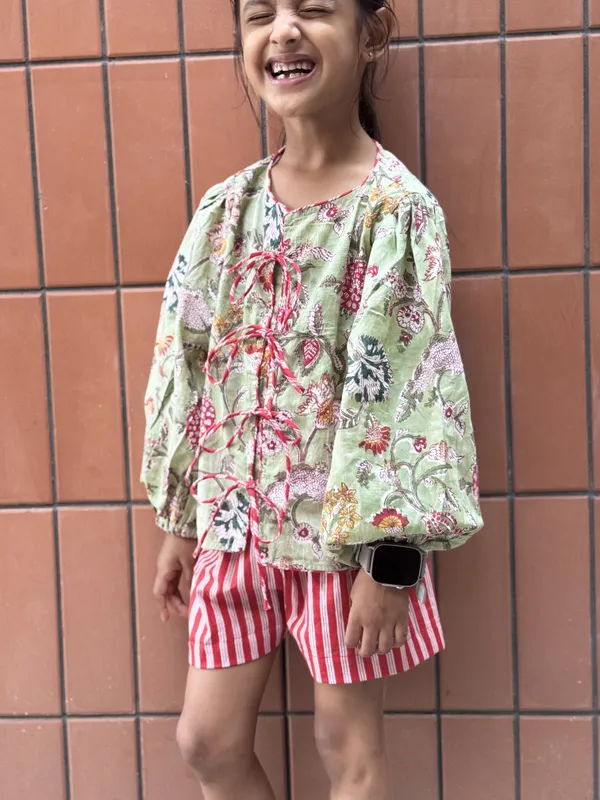 Green_Floral_Print_Tieup_Top_And_Shorts_Set_for_Girls
