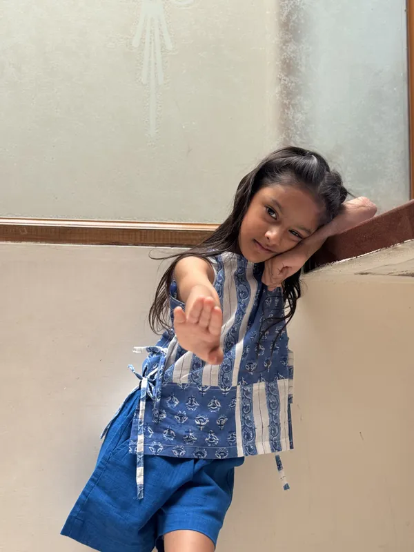 Blue_Printed_Sleeveless_Tieup_Top_For_Girls