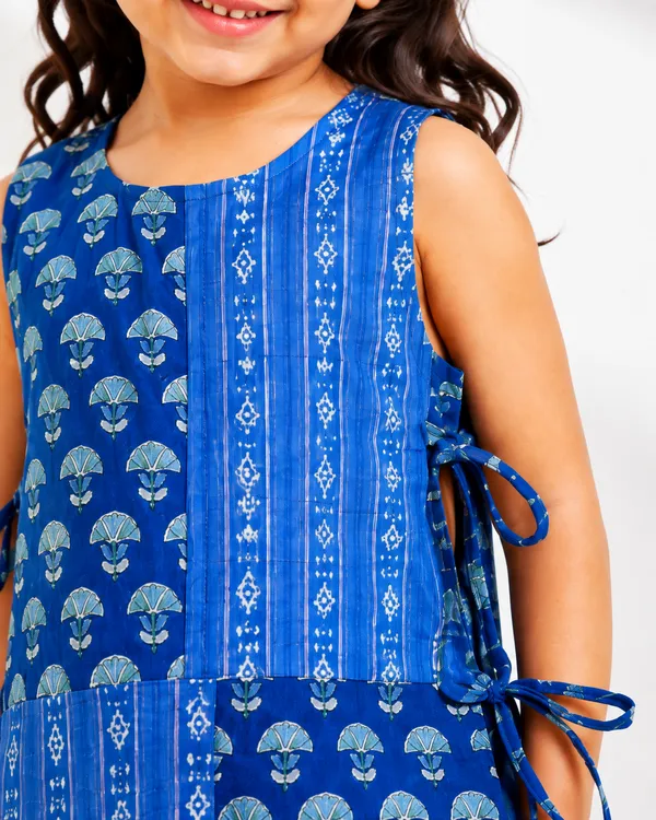 Blue_Printed_Sleeveless_Tieup_Top_for_Girls