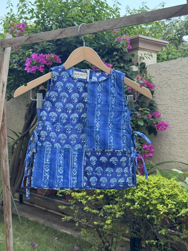 Blue_Printed_Sleeveless_Tieup_Top_for_Girls