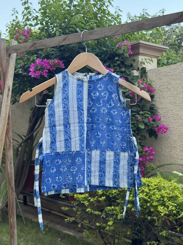 Blue_Printed_Sleeveless_Tieup_Top_For_Girls