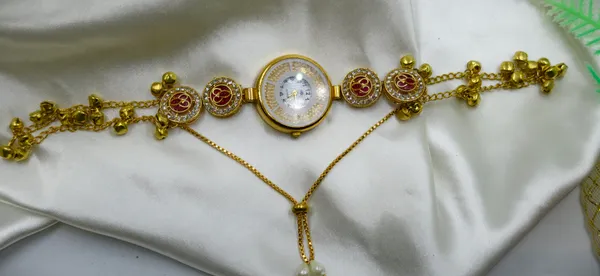 Gold_Brass_Ornate_Link_Bracelet_Wrist_Watch_For_Women