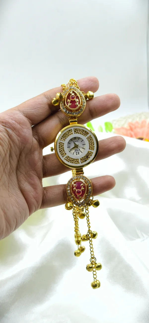 Gold_Tone_Embellished_Quartz_Wrist_Watch_For_Women