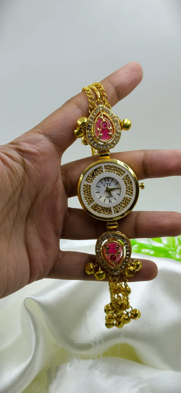 Gold_Tone_Embellished_Quartz_Wrist_Watch_For_Women