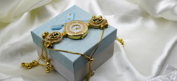 Gold_Green_Tone_Ornamental_Watch_Bracelet_For_Women