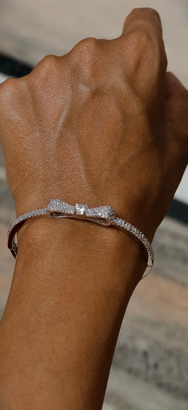 Silver_Tone_Bow_Detail_Open_Bangle_Bracelet_For_Women