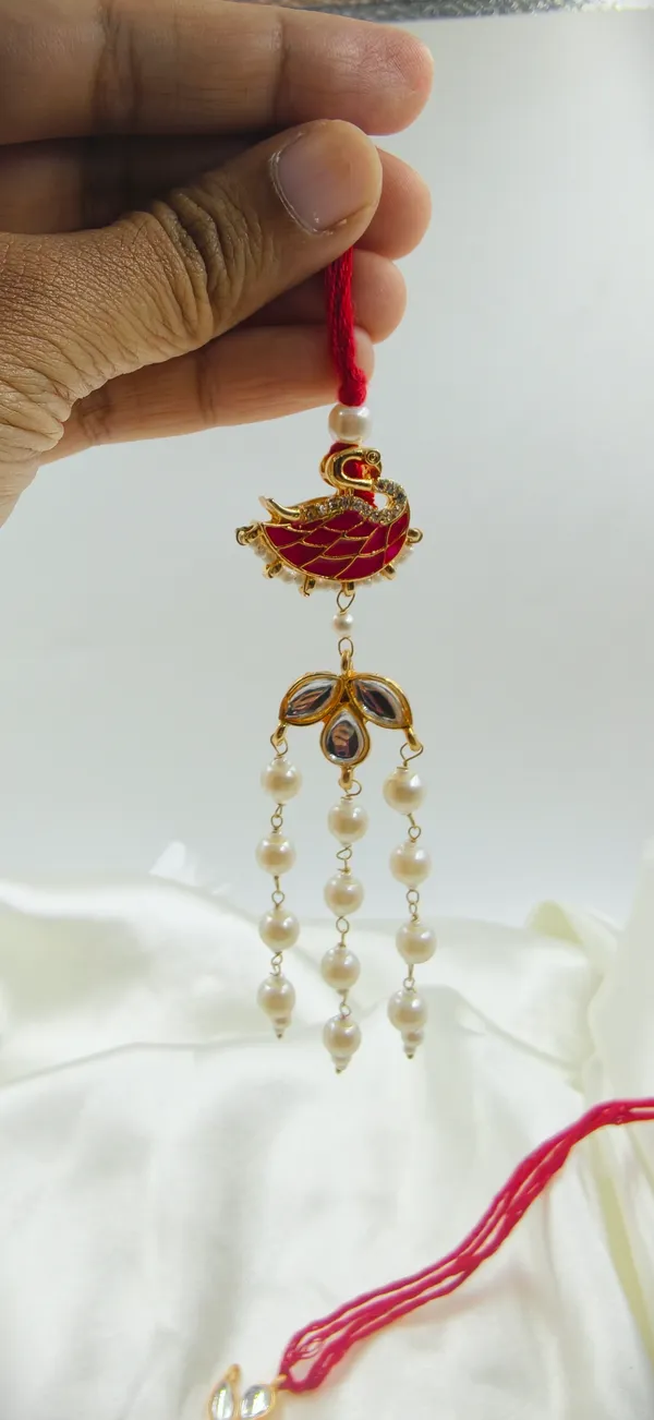 Red_Thread_Gold_Tone_Bird_Motif_Pearl_Drop_Rakhi