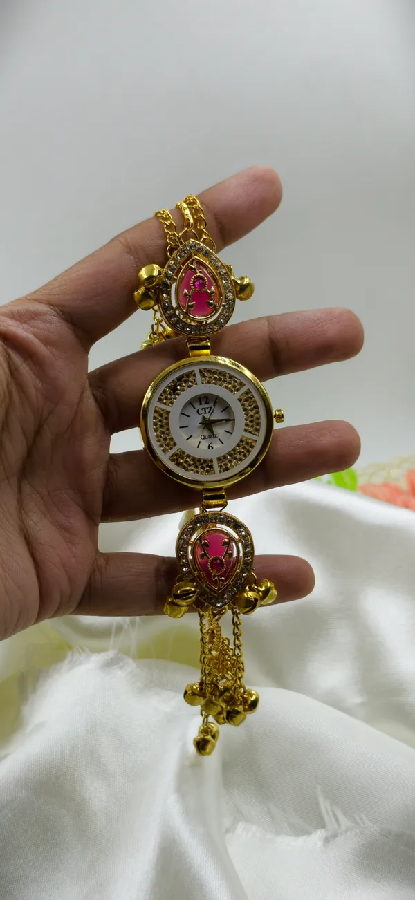 Gold_Tone_Embellished_Quartz_Wrist_Watch_For_Women