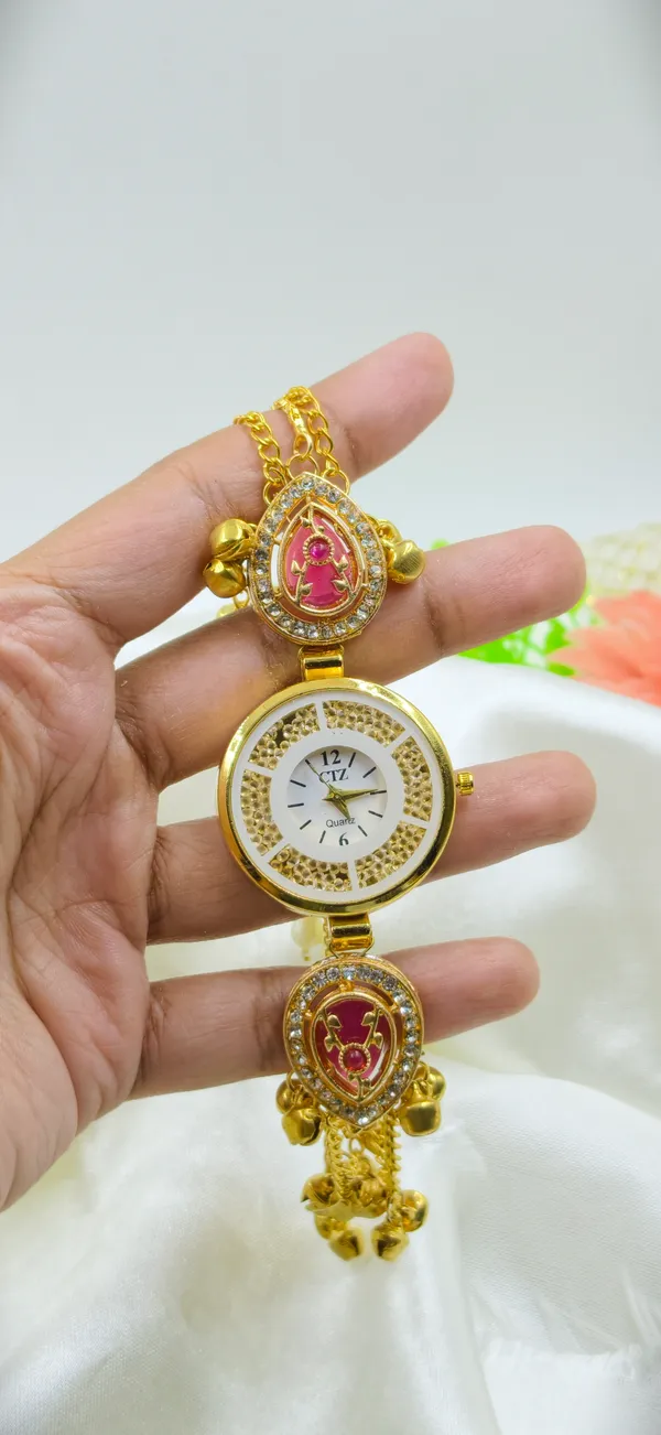 Gold_Tone_Embellished_Quartz_Wrist_Watch_For_Women