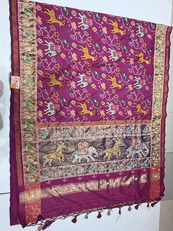 Magenta_Traditional_Motif_Saree_For_Women