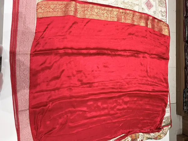 White_and_Pink_Figured_Printed_Saree_for_Women
