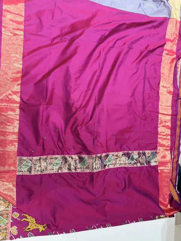 Magenta_Traditional_Motif_Saree_For_Women