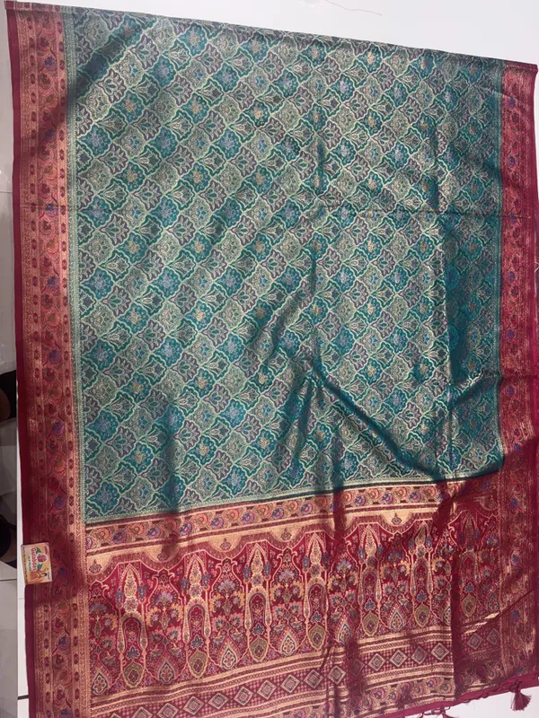 Pink_And_Teal_Blue_Patterned_Saree_For_Women