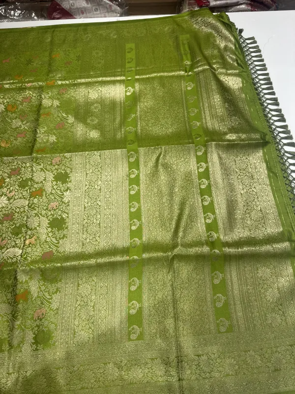 Parrot_Green_Silk_Saree_for_Women