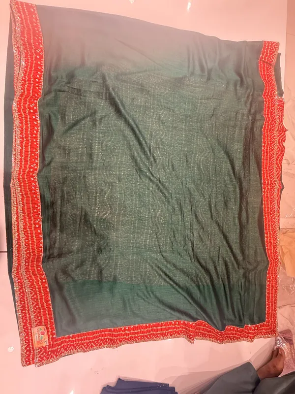 Red_And_Green_Patterned_Saree_For_Women