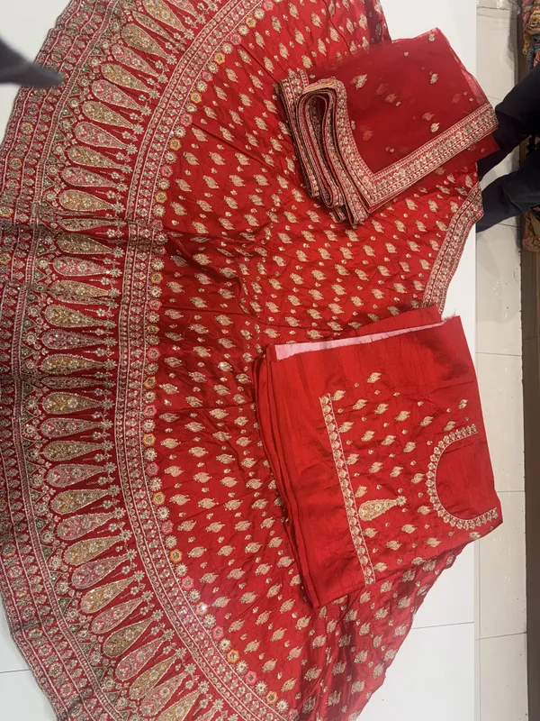 Bridal_Red_Embroidered_Lehenga_Choli_for_Women