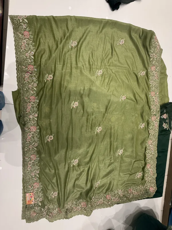 Green_Embroidered_Saree_For_Women