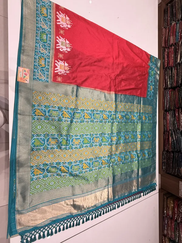 Patola_Blue_Pink_Patterned_Saree_For_Women