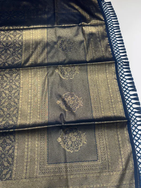 Navy_Blue_kanjivaram_Silk_Saree_for_Women