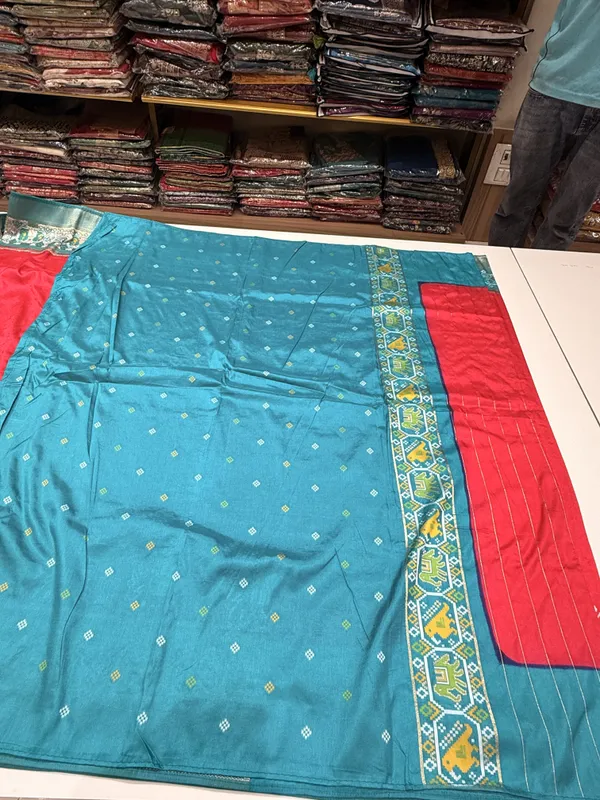 Patola_Blue_Pink_Patterned_Saree_For_Women
