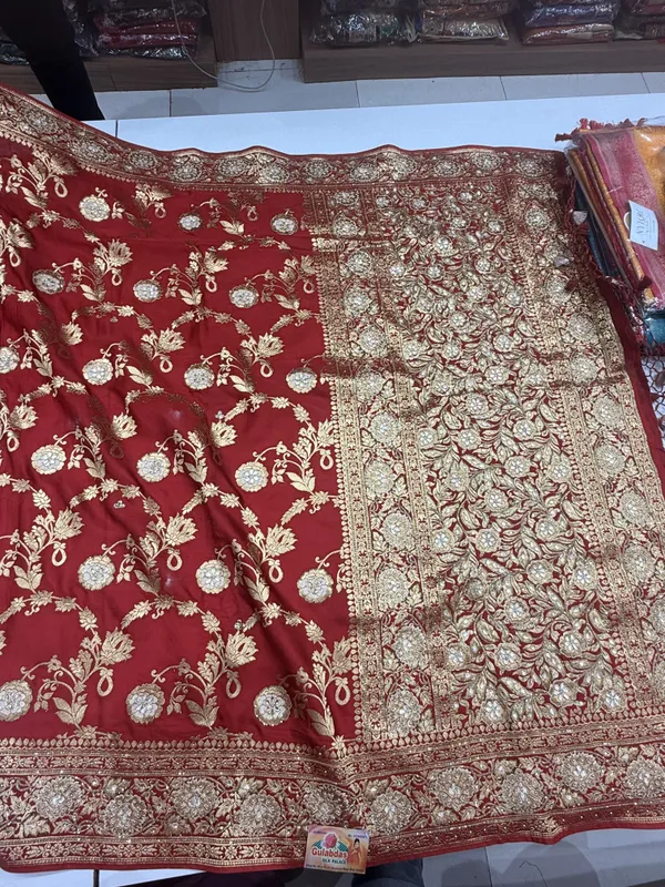 Red_Dola_Silk_Traditional_Saree_For_Women