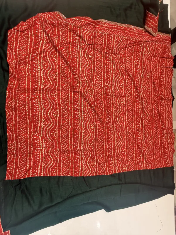 Red_And_Green_Patterned_Saree_For_Women