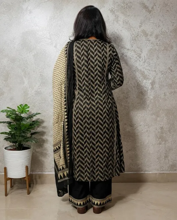 Black_Printed_Straight_Kurta_Set_With_Dupatta_for_Women