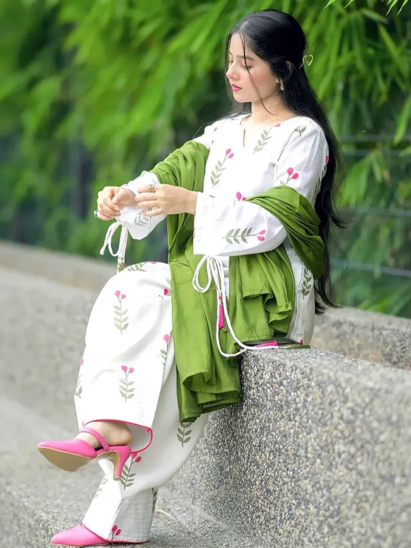 Women’s_White_Floral_Printed_Cotton_Kurta_Pant_Set_with_Green_Dupatta_|_Elegant_Ethnic_Wear_|_Jaipui_Dhage