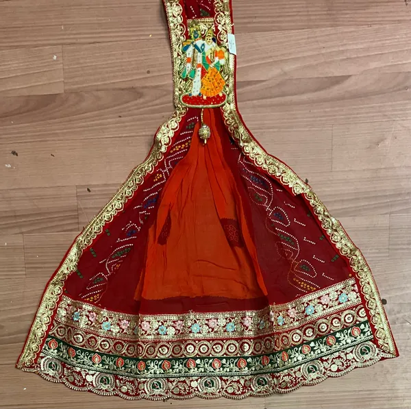 Red_Georgette_Brooch_Pila_For_Women