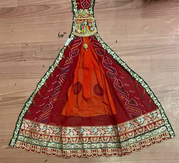 Red_Georgette_Brooch_Pila_For_Women