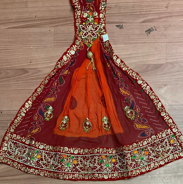 Red_Georgette_Brooch_Pila_For_Women