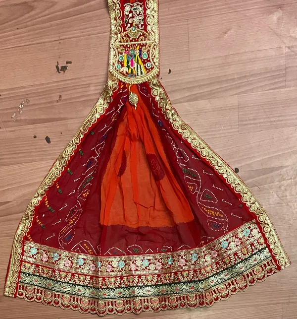 Red_Georgette_Brooch_Pila_For_Women