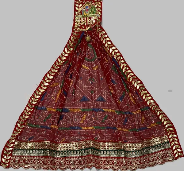 Red_Georgette_Flared_Brooch_Chunri_For_Women