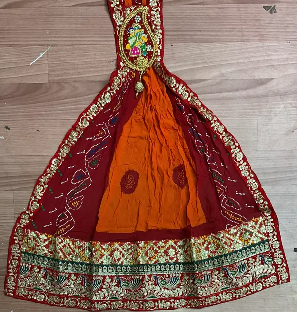 Maroon_Georgette_Brooch_Pila_For_Women
