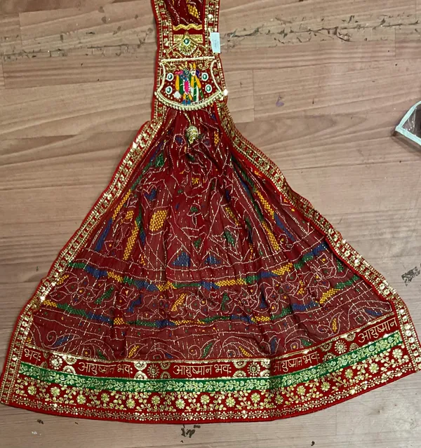 Red_Georgette_Brooch_Chunri_For_Women