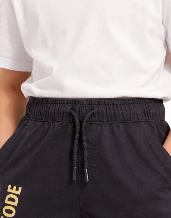 Black_Cotton_Cargo_Shorts_For_Boys