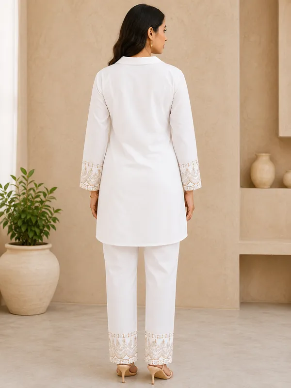 Co-Ord_Set_Cream_with_Golden_Pattern