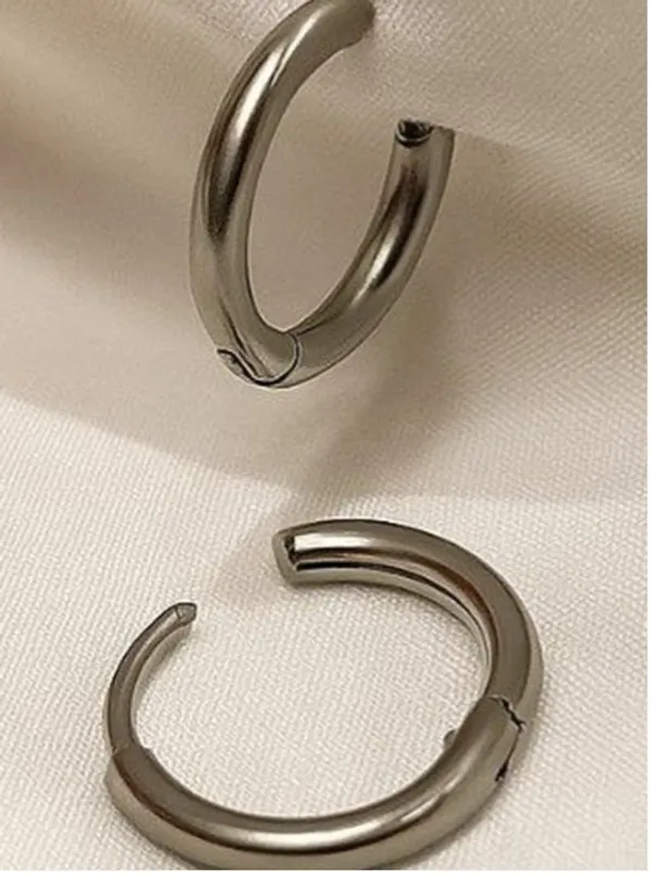 Silver_Tone_Minimal_Polished_Hoop_Earrings_For_Women